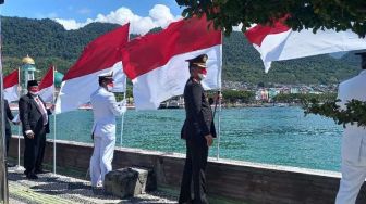 Pengibaran Bendera dan Pelepasan 76 Ekor Burung Merpati di HUT RI 