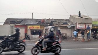 Hujan Deras dan Puting Beliung Sapu Pasar Pelabuhan Canggu Mojokerto, 4 Toko Rusak