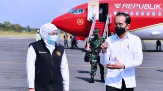Sambangi Jatim, Jokowi Naik Pesawat Kepresidenan Tampilan Baru Bercat Merah