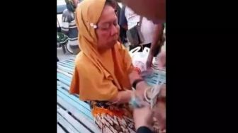 Nenek Berjilbab Dikeroyok, Diikat, dan Ditarik Dalam Pasar, Dituduh Menculik Anak