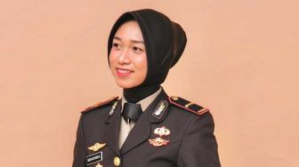 Cerita Kapolsek Wanita Termuda di Riau, Pimpin Anggota Seumuran Ayahnya