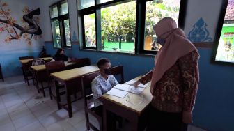 Sekolah di Jakarta Dibuka Lagi, Epidemiolog: Enggak Usah Ada Pelajaran Menyanyi