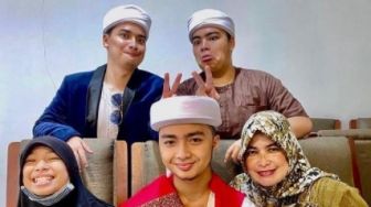 9 Potret Azka Najhan Adik Alvin Faiz, Disebut Paling Mirip dengan Mendiang Ayah