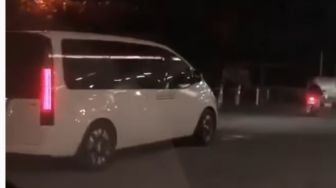 Penantang Toyota Alphard Terciduk Mampir di SPBU, Padahal Baru Dirilis Jumat Besok