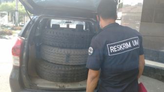 Rest Area Jalan Tol Jakarta-Cikampek Diteror Pencurian Ban Serep Truk