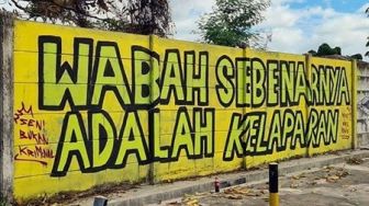 Graffiti Mural ‘Wabah Sebenarnya Adalah Kelaparan’ Dihapus, Demokrasi Mati!