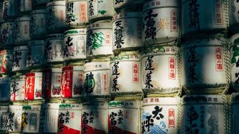 Sake dan Nomikai di Mata Masyarakat Jepang: Penuh Makna, Tak Cuma Penghilang Stres Belaka
