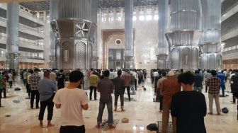 Masjid Istiqlal Kembali Gelar Salat Jumat, Diberlakukan Prokes Ketat