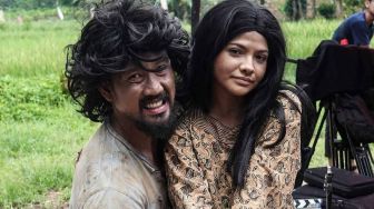 Denny Sumargo dan Sara Fajira Jadi Pasangan Unik di Film Balada Sepasang Kekasih Gila