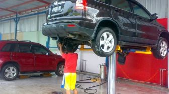 Sering Cuci Mobil Hidrolik? Kenali Risiko dan Biaya yang Mengancam
