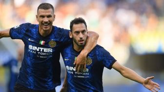 Debut Gemilang Dzeko dan Calhanoglu, Inter Bantai Genoa 4-0