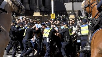 Aksi Demo Anti-Lockdown di Melbourne Rusuh, Polisi Tangkap 235 Orang
