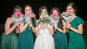5 Inspirasi Baju Bridesmaid dari Nikahan Artis, Bisa Jadi Referensi