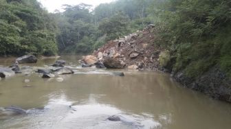 Rumah dan Jalan di Mekarsari Cianjur Rusak Akibat Galian C