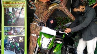 Moge yang Dipakai Ustaz Jefri Al Buchori Kecelakaan Jadi Tontonan Warga Cirebon