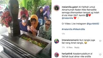 Momen Amel Nangis di Pemakaman Almarhum Nike Ardilla, Bikin Warganet Mewek