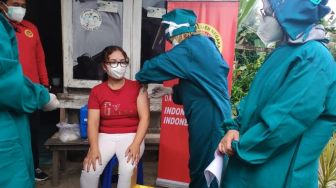 Pencinta Alam Mandalawangi Bergerak Gelar Vaksinasi Warga di Kaki Gunung