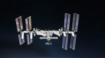 Berusia 8 Tahun, Bocah Perempuan Ini Ngobrol dengan Astronaut di ISS lewat Radio Ayahnya