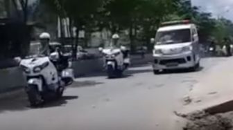 Rombongan Jokowi Biarkan Ambulans Melintas, Warganet: Presiden Aja Ngalah Sama Ambulance