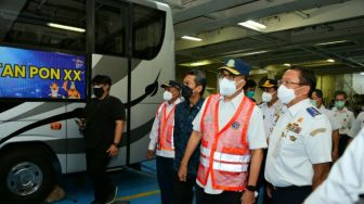 Menyambut Peparnas XVI - PON XX 2021 Kemenhub Kirim 428 Unit Bus ke Papua