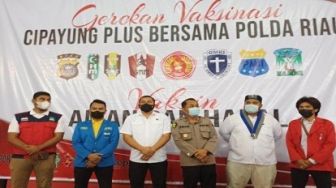 Polda Riau dan Cipayung Plus Gelar Vaksinasi bagi Civitas Akademika UIN
