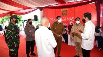 Pejabat di Kaltim Mengaku Sudah Vaksin Dosis Ketiga, Jokowi: Pada Nggak Ajak-Ajak Kita Ya