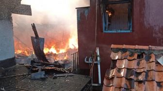 Rumah Tinggal di Kebayoran Baru Terbakar, 19 Unit Damkar Dikerahkan