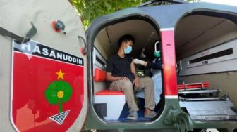 Pengalaman Unik di Makassar, Suntik Vaksin Warga Dalam Tank Tempur