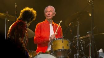 Charlie Watts Meninggal, Drumer The Rolling Stones yang Hajar Mick Jagger