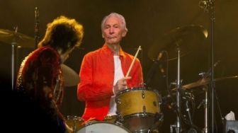 Drumer Rolling Stone Charlie Watts Meninggal Dunia