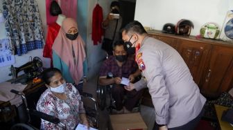 Polresta Malang Kota Bagikan 5 Ton Beras Bagi Difabel Terdampak Pandemi