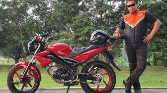 Tampil di Fly Pass HUT RI ke-76, Flight Leader Ini Hobi Motoran Pakai Yamaha Vixion