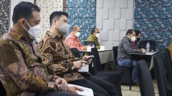 Suasana jalannya Rapat Umum Pemegang Saham (RUPS) PT Arkadia Digital Media Tbk yang digelar di Jambuluwuk Thamrin Hotel, Jakarta, Jumat (27/8/2021). [Suara.com/Alfian Winanto]