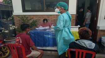 Diduga Bawa Sertifikat Vaksin Palsu, 31 ABK Ditangkap di Pelabuhan Padangbai