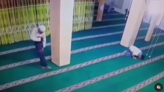 Viral Video Detik-detik Jemaah Meninggal saat Salat dalam Posisi Sujud