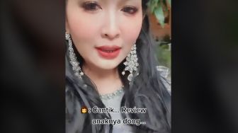 Viral Ibu-ibu Review Anaknya, Warganet Auto Mau Daftar Jadi Mantu