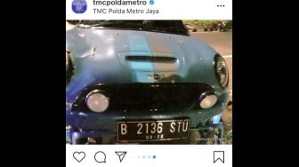 Bemper dan Roda MINI Cooper Rontok Dekat JCC Senayan, Driver Dalam Kondisi Begini