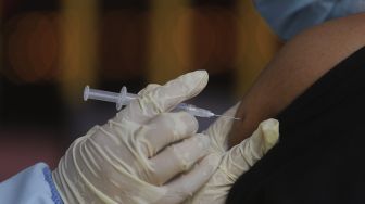 Banyak Non-Nakes Dilaporkan Terima Vaksin Booster, Mulai dari Pak RT hingga Gubernur