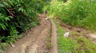 Warga Heran Jalan Desa Selalu Diukur Petugas, Endingnya Bikin Sakit Hati