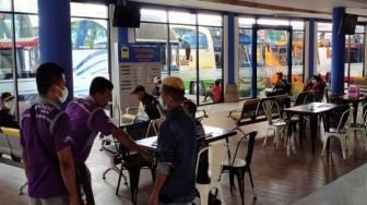 Marak Travel Bodong di Terminal Mengwi Jadi Peluang Masuknya Penumpang Belum Vaksin