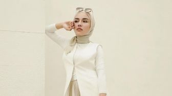 8 Gaya Hijab Medina Zein: dari yang Simpel hingga Paling Berkelas