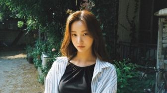 8 Potret Yeonwoo Eks MOMOLAND yang Diisukan Pacaran dengan Lee Min Ho