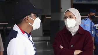 Bupati Probolinggo Puput Tantriana Sari dan Suaminya Terjaring OTT KPK