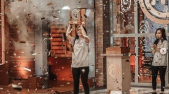 8 Momen Jesselyn Sabet Piala MasterChef Indonesia Season 8, Haru Campur Bangga!