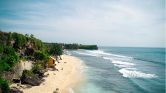 Indahnya Pantai Balangan Yang Sempat Jadi Lokasi Pernikahan Celine Evangelista Dan Stefan William