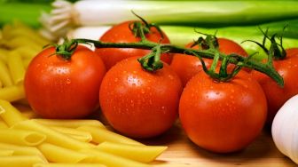 5 Manfaat Tomat Untuk Kecantikan Wajah