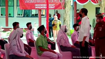 Jokowi Minta Pelajar Tetap Disiplin Prokes saat Pembelajaran Tatap Muka