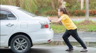 Mobil Mogok Malah Dapat Rejeki Nomplok, Pria Ini Dibelikan Toyota Hilux oleh Pangeran Arab