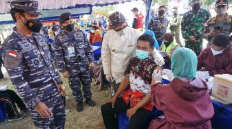 TNI Fasilitasi Penyuntikan Vaksin ke Ribuan Warga di Trenggalek