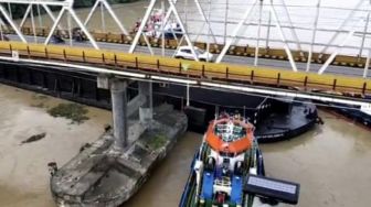 Babak Baru Penabrakan Tiang Jembatan Mahakam, KSOP: Izin Kami Tarik, Selesaikan Masalahnya